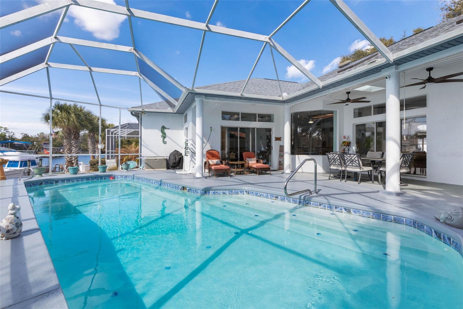 COUNTRY CLUB COVE - Residential