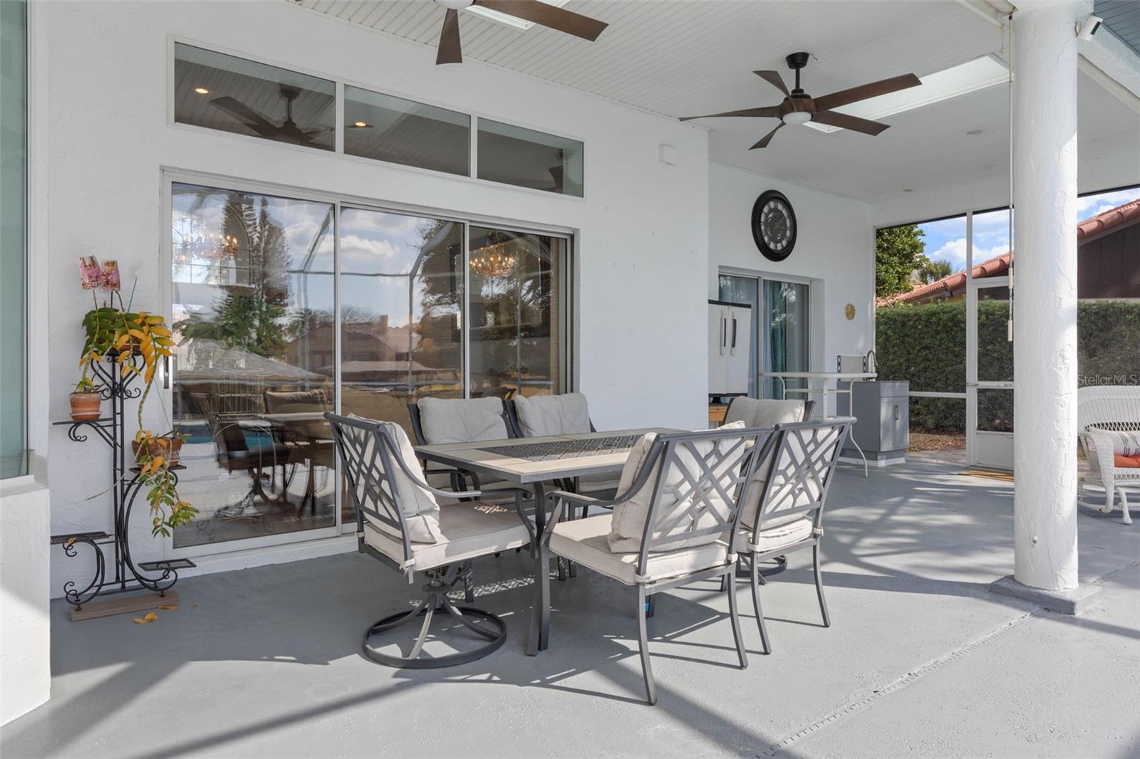 COUNTRY CLUB COVE - Residential