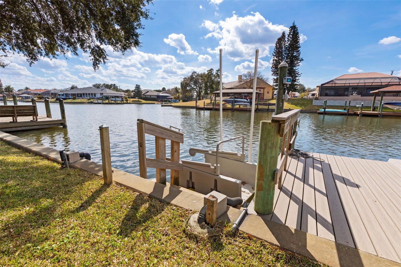 COUNTRY CLUB COVE - Residential