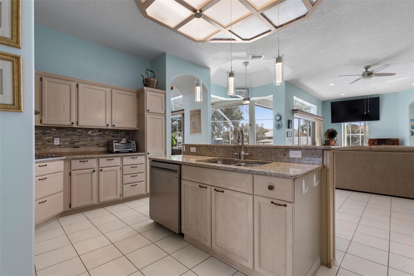 COUNTRY CLUB COVE - Residential