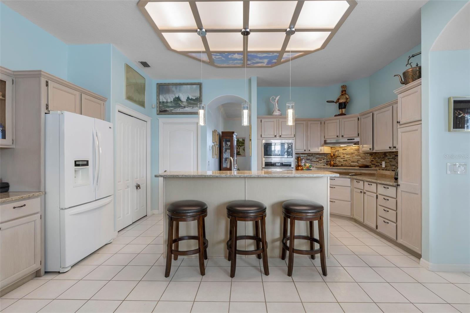 COUNTRY CLUB COVE - Residential