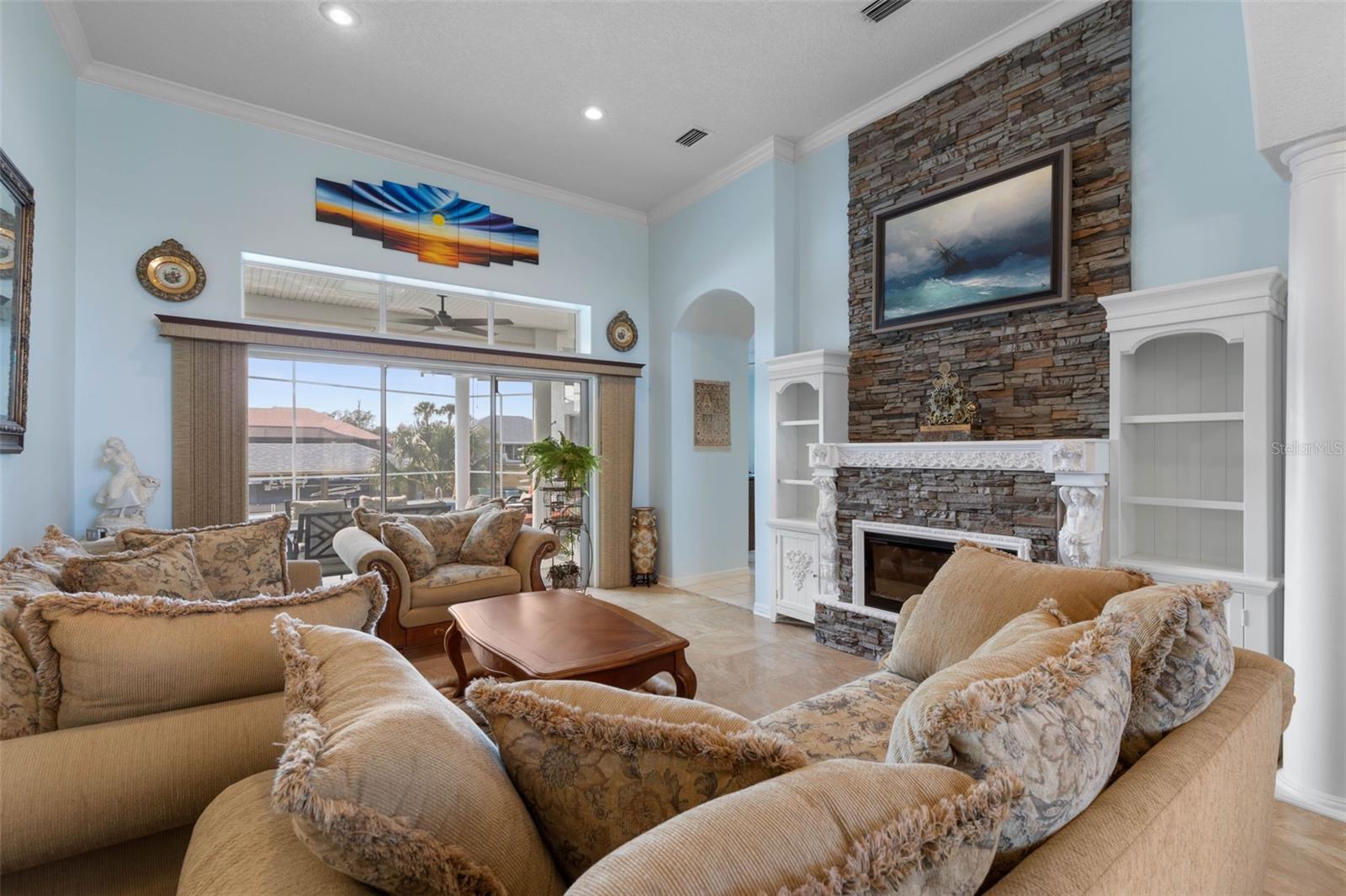 COUNTRY CLUB COVE - Residential