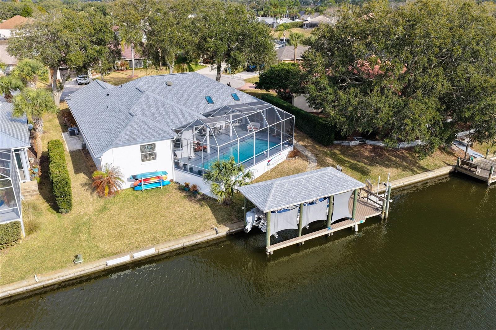 COUNTRY CLUB COVE - Residential