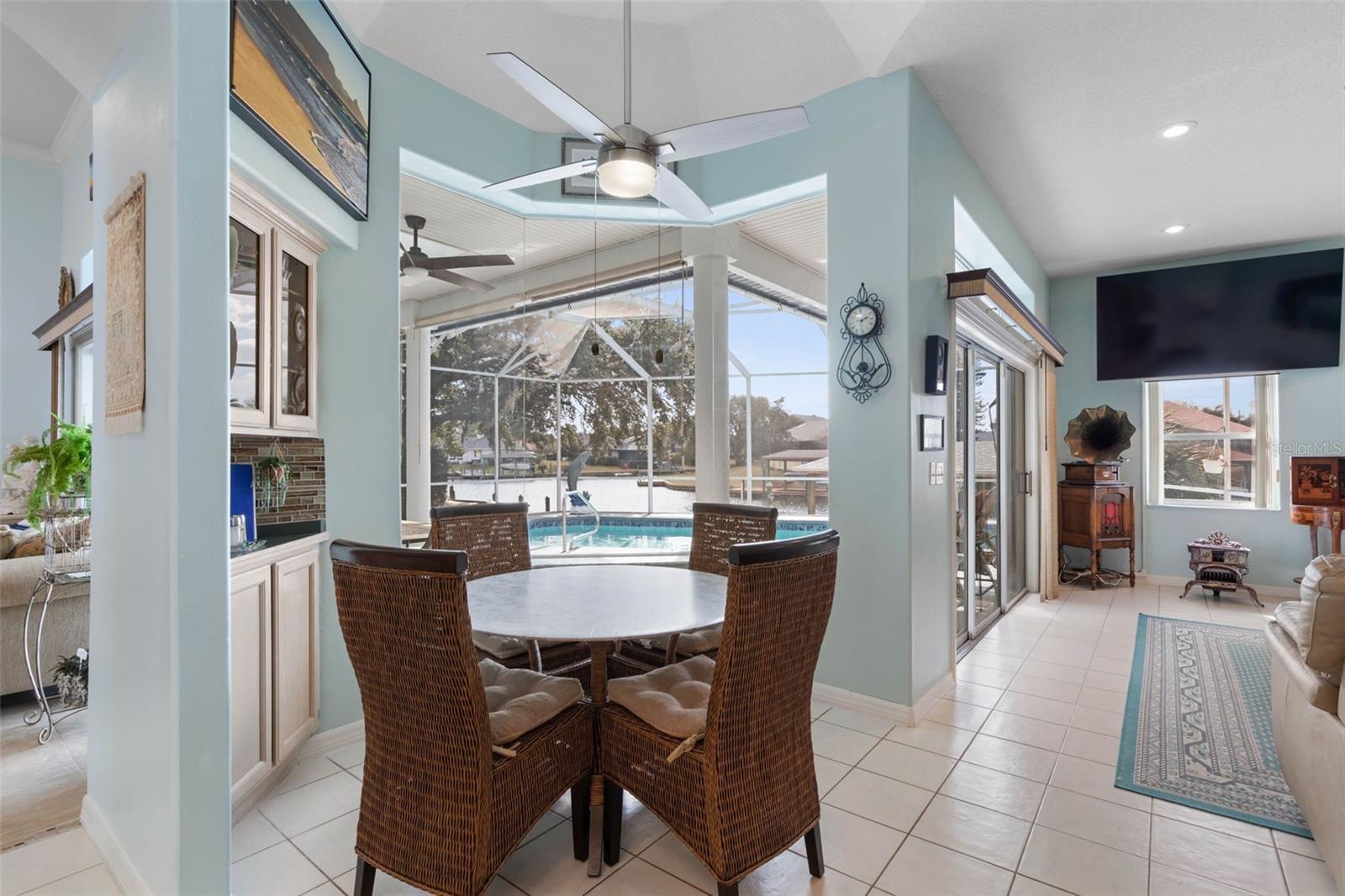 COUNTRY CLUB COVE - Residential