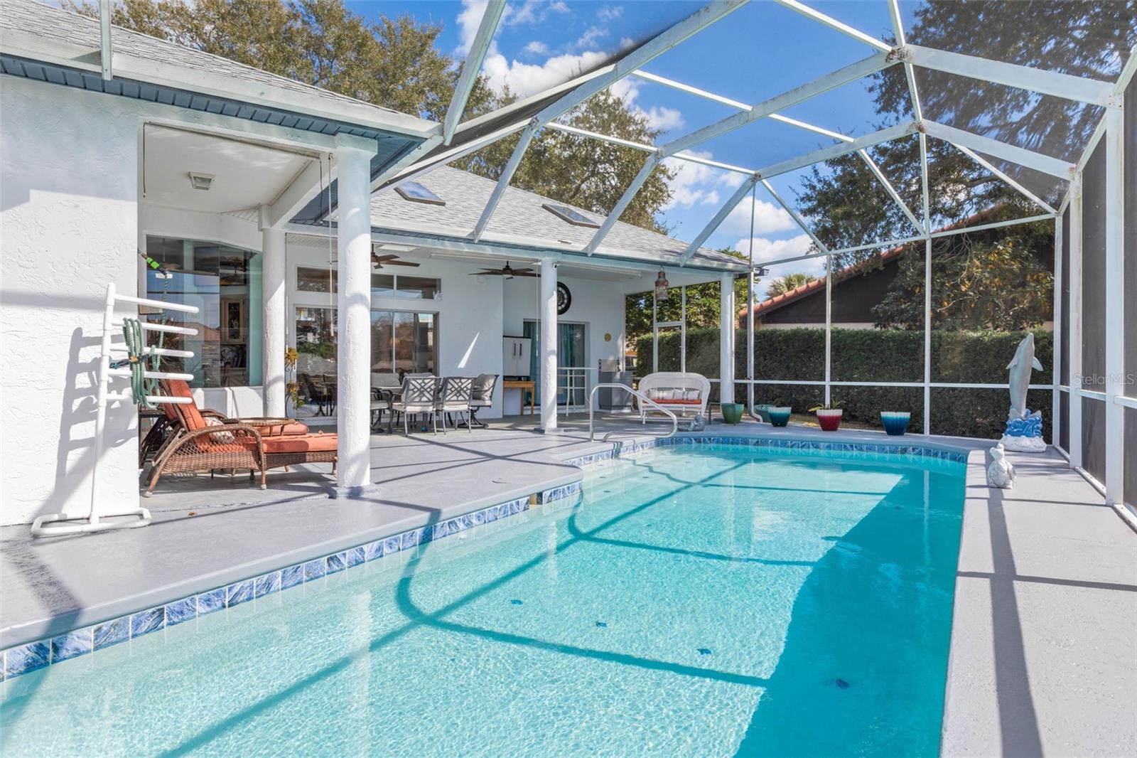 COUNTRY CLUB COVE - Residential