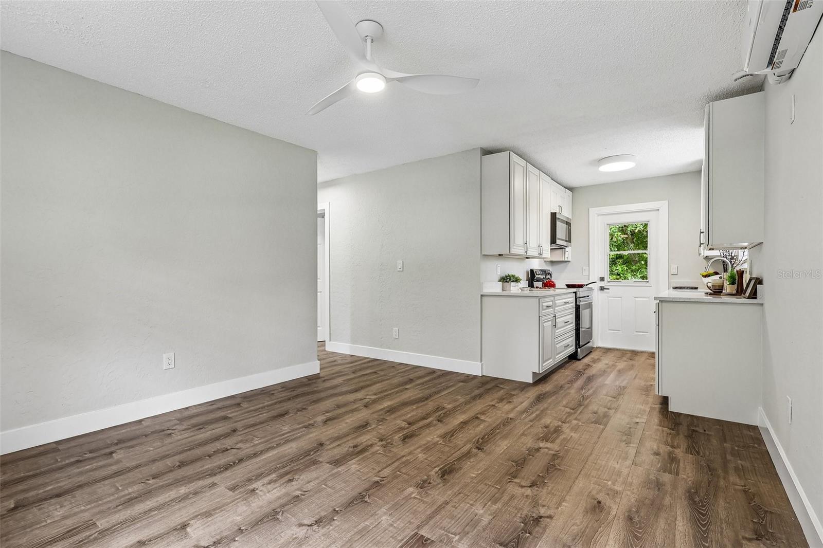 1062 BARCLAY DRIVE