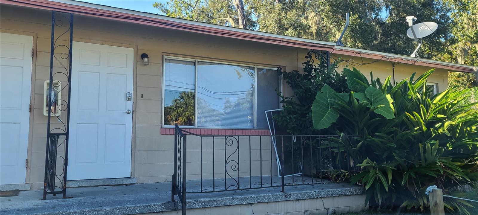2 bedroom 1 bath duplex, all tile, laundry room with washer/dryer hookups, spacious kitchen with gas stove, modern color scheme, located near bus stops, shops, parks, trails, grocery, pharmacies, and much more.