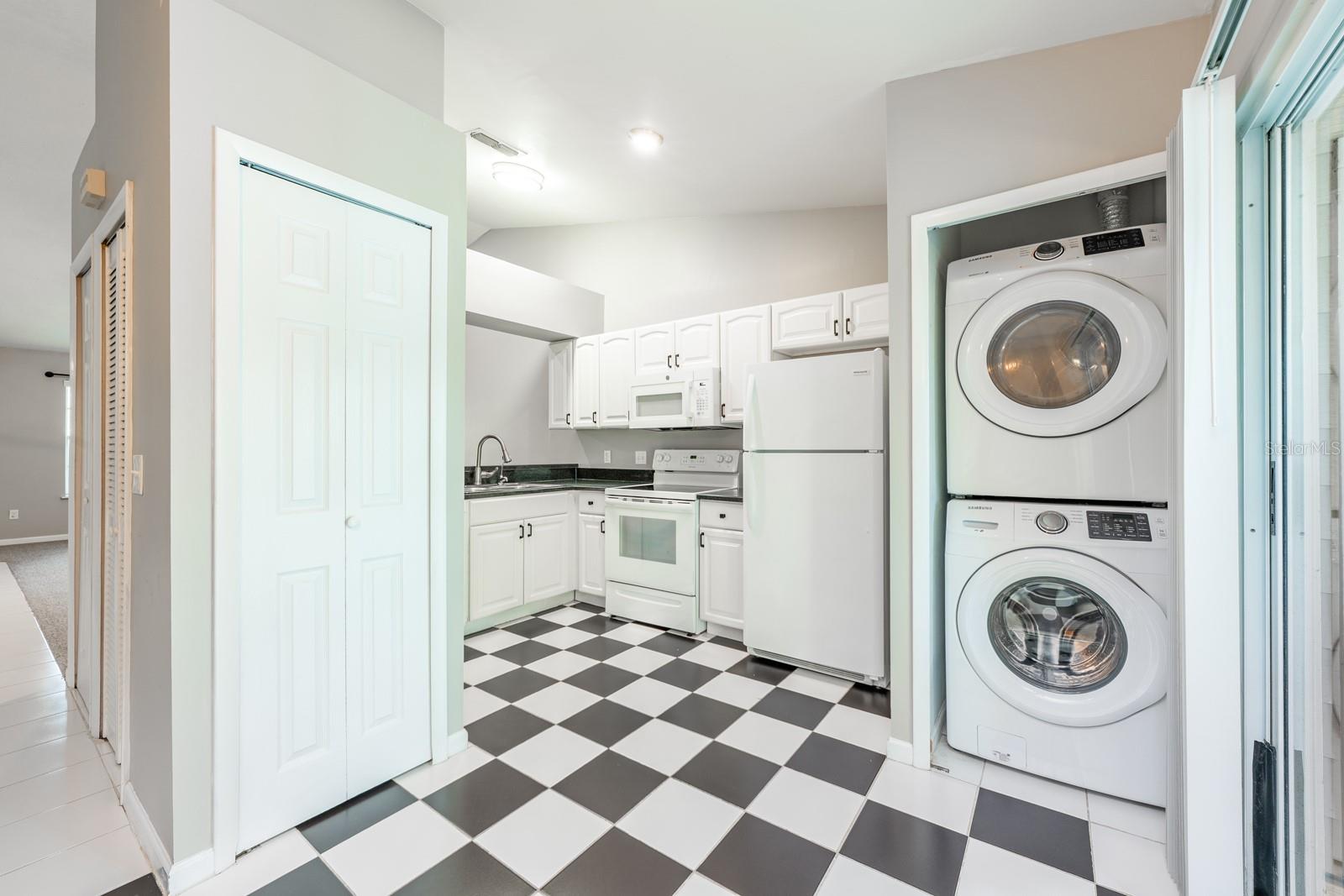 HUNTERS RESERVE A CONDO - Residential