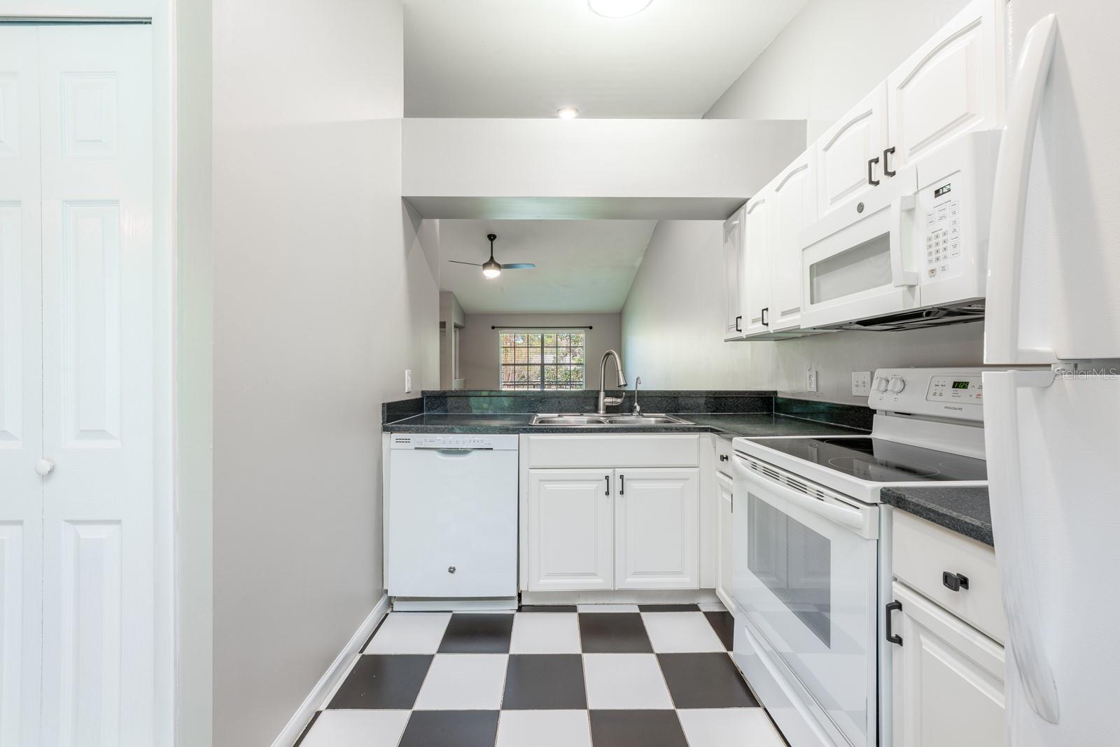 HUNTERS RESERVE A CONDO - Residential