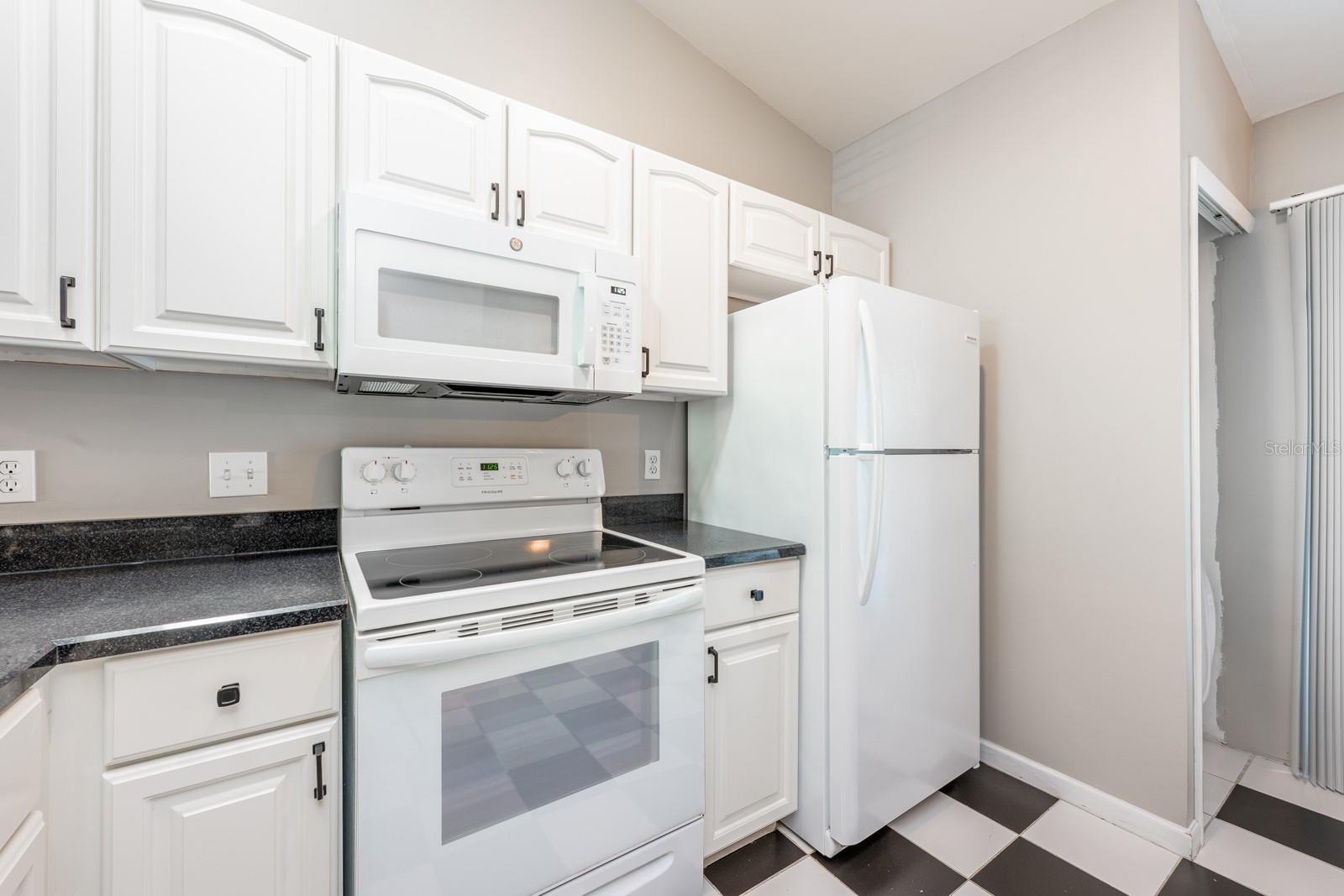 120 RESERVE CIRCLE 208