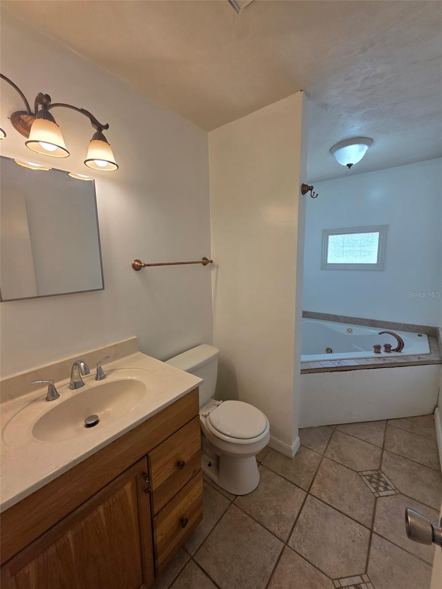 BORDERING OAKS - Residential Lease