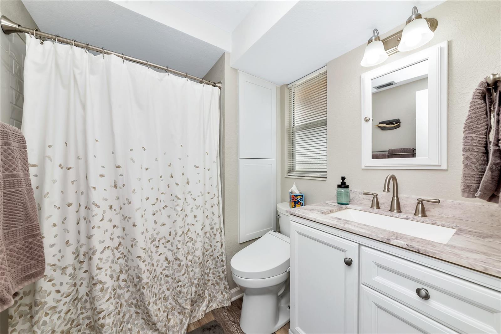 BAY VIEW MANOR - Residential