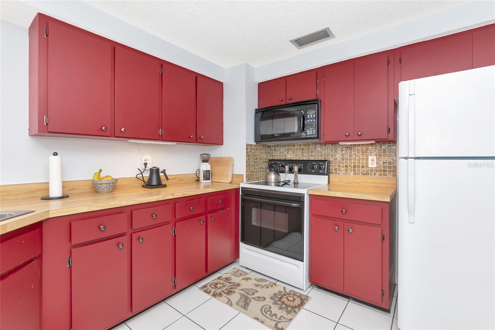 BAY VIEW MANOR - Residential