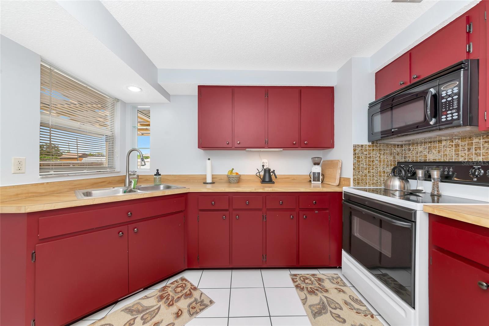 BAY VIEW MANOR - Residential