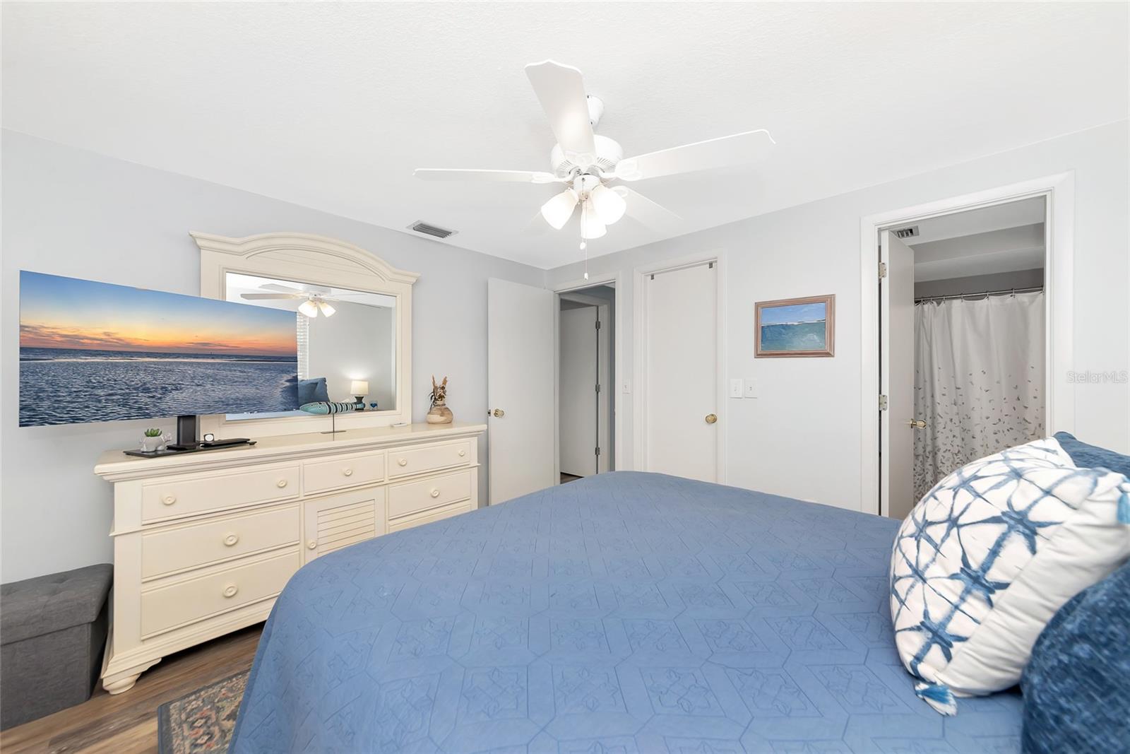 BAY VIEW MANOR - Residential