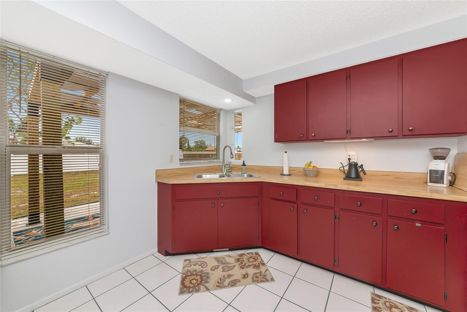 BAY VIEW MANOR - Residential