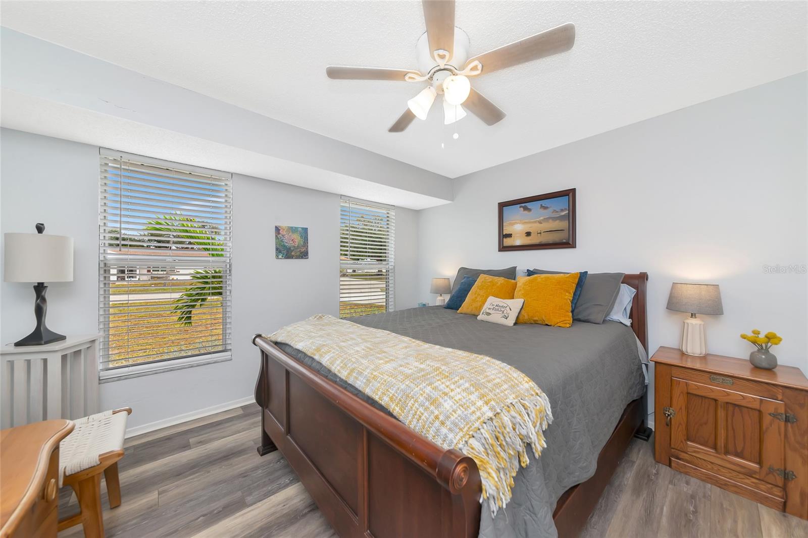 BAY VIEW MANOR - Residential