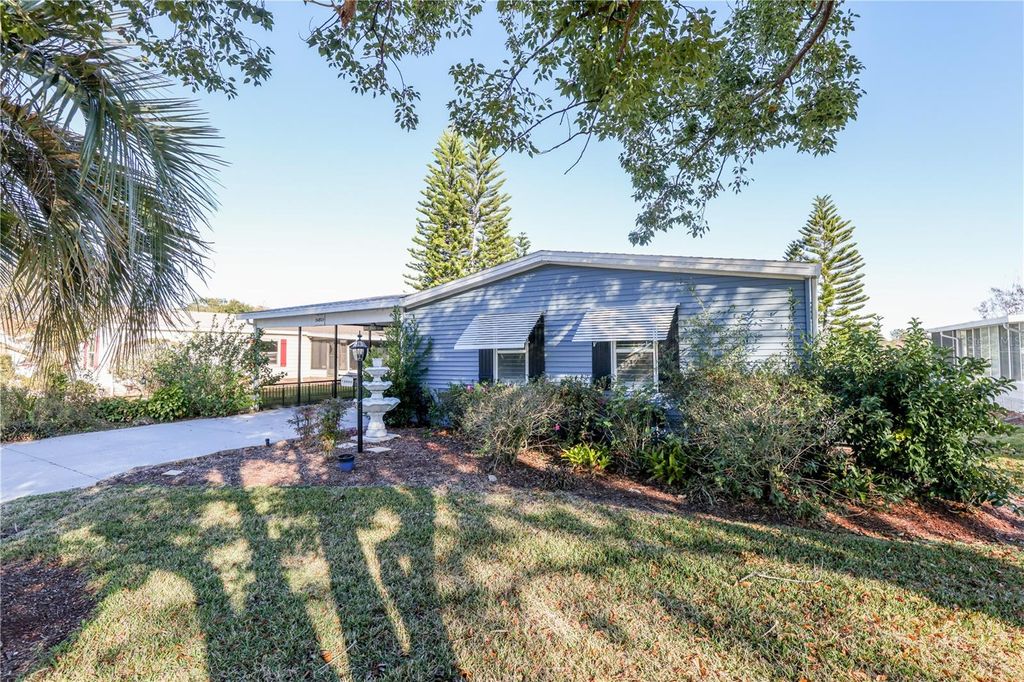 Photo of 24805 Pine Hill, Leesburg, FL 34748 (MLS # O6374914)