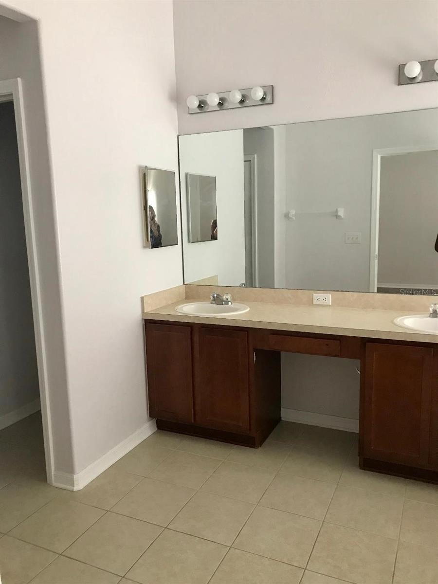 BRIDGEWATER PH 01 & 02 - Residential Lease