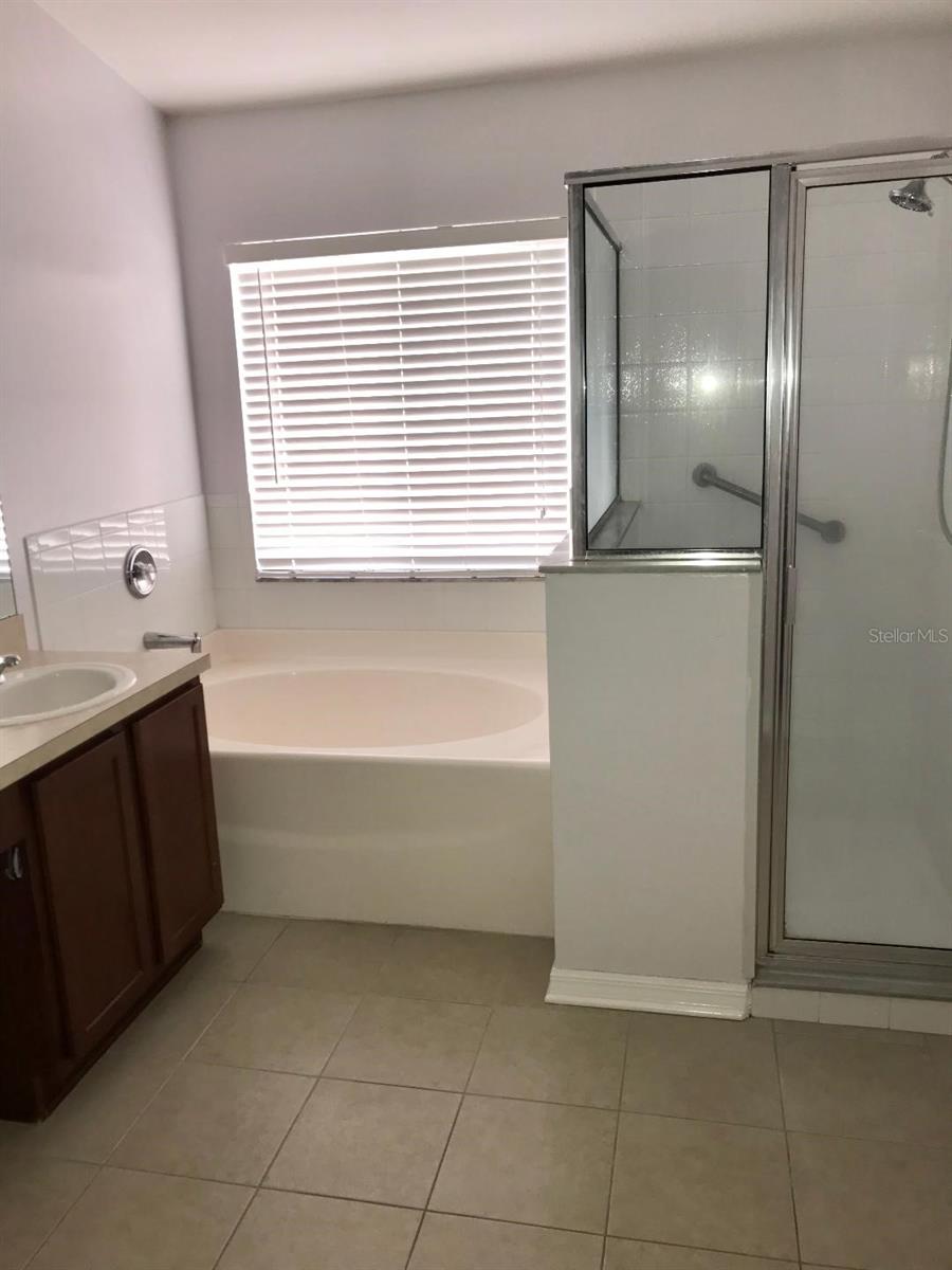 BRIDGEWATER PH 01 & 02 - Residential Lease