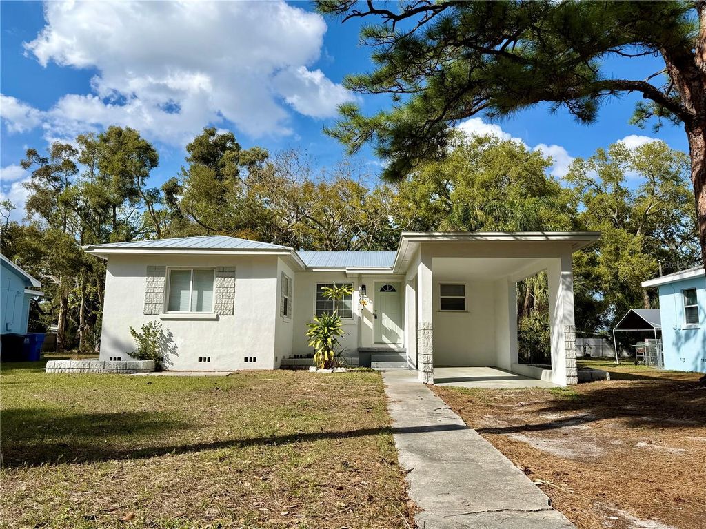 Photo of 8023 Country Club Road N, St Petersburg, FL 33710 (MLS # TB8484001)