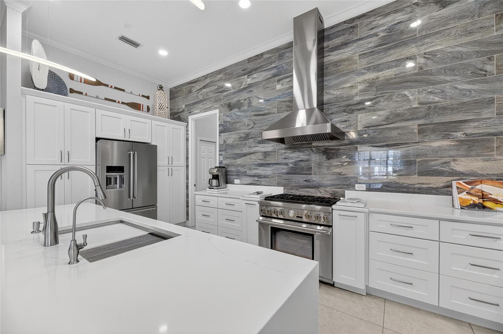 MIRABAY PH 3B-2 - Residential