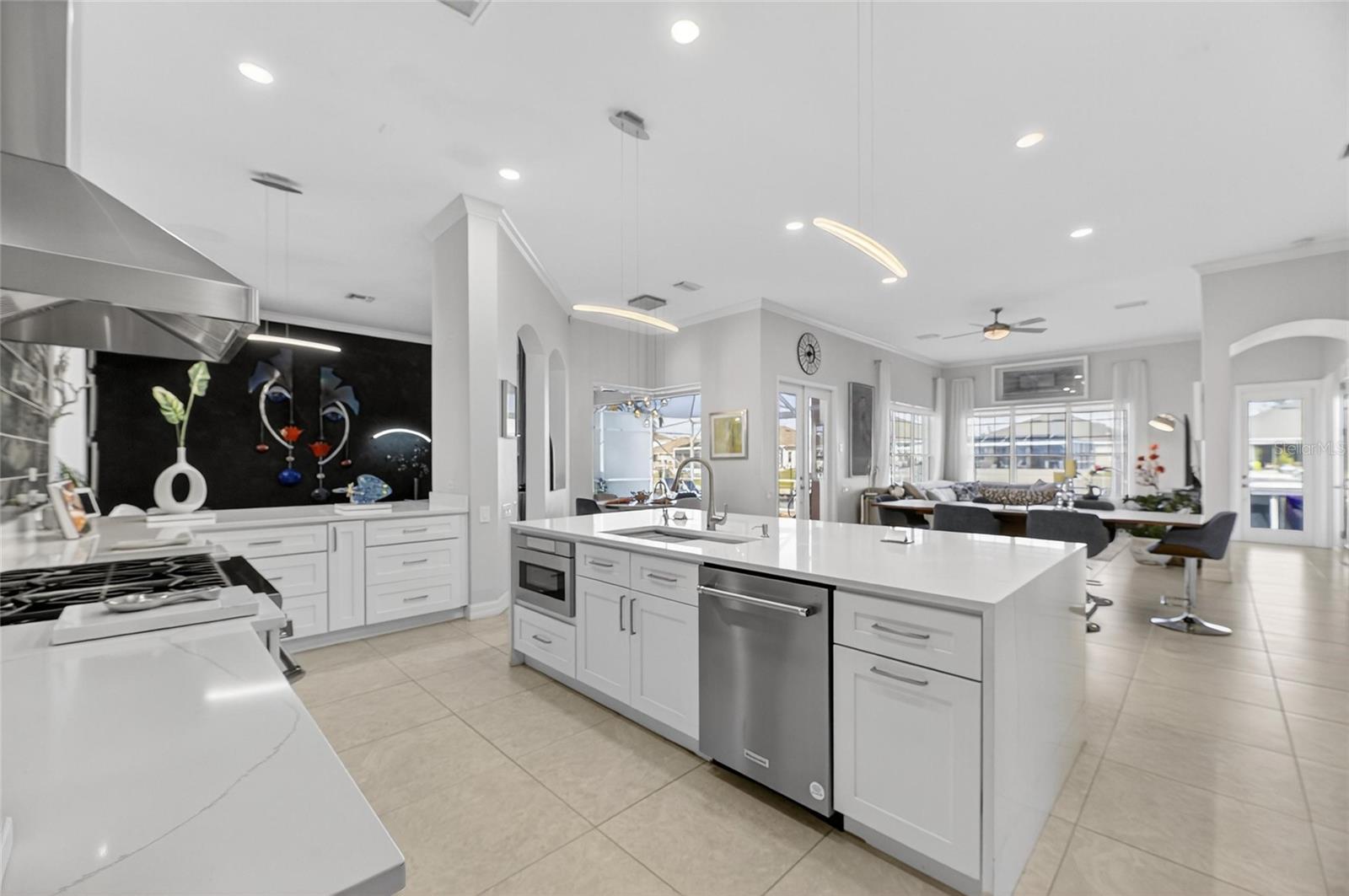 MIRABAY PH 3B-2 - Residential