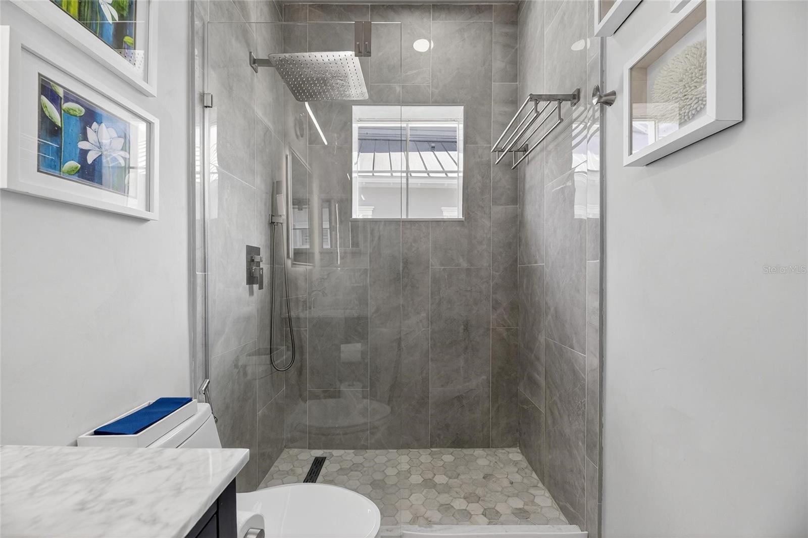 MIRABAY PH 3B-2 - Residential