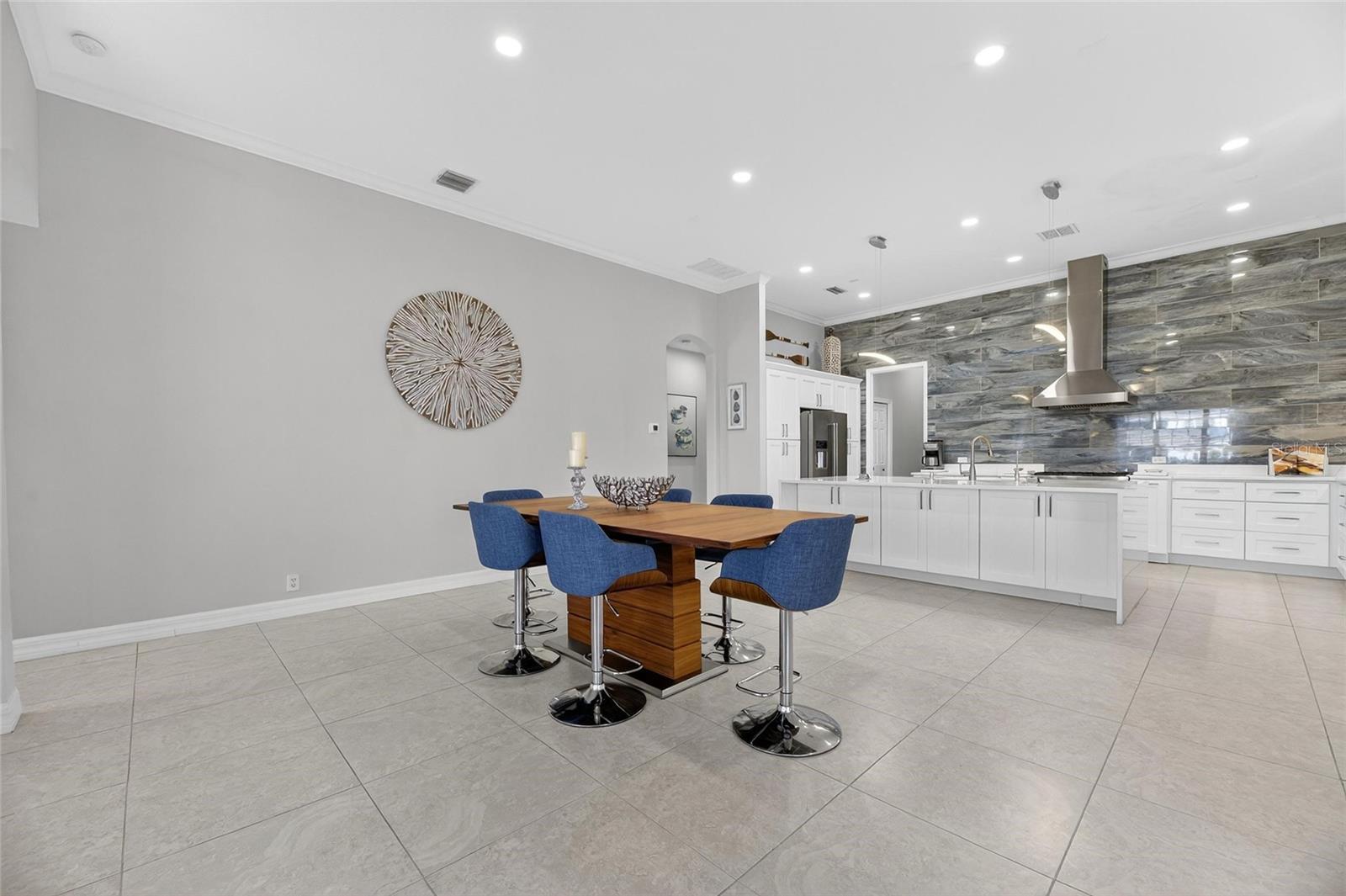 MIRABAY PH 3B-2 - Residential