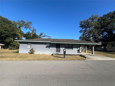 Photo of 1615 Blossom Circle E, Lakeland, FL 33805 (MLS # L4957380)