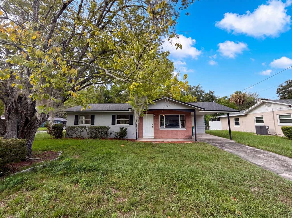 Photo of 1735 Jefferson Drive, Mount Dora, FL 32757 (MLS # O6434012)