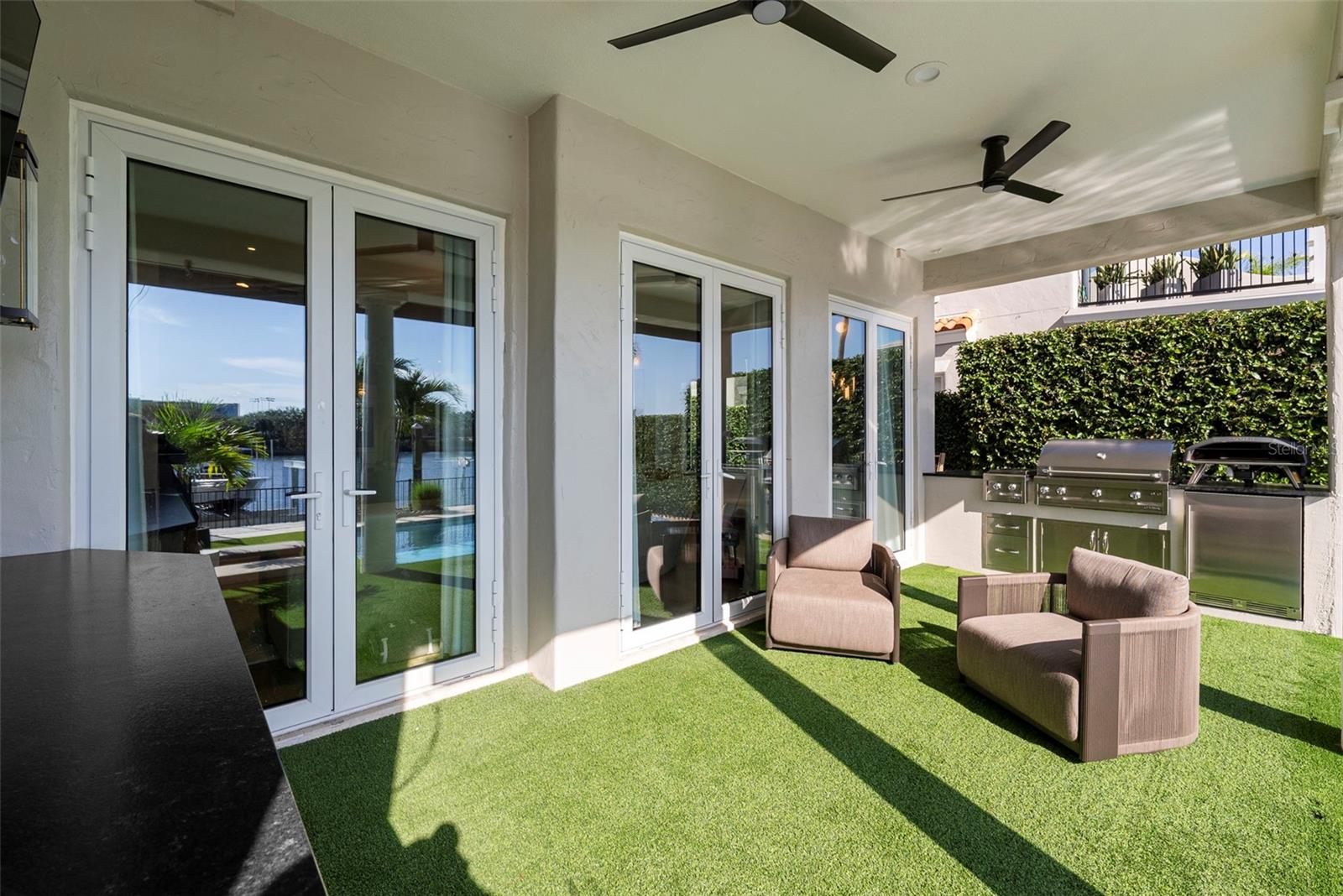 ST TROPEZ AT HARBOUR ISLAND PH - Residential