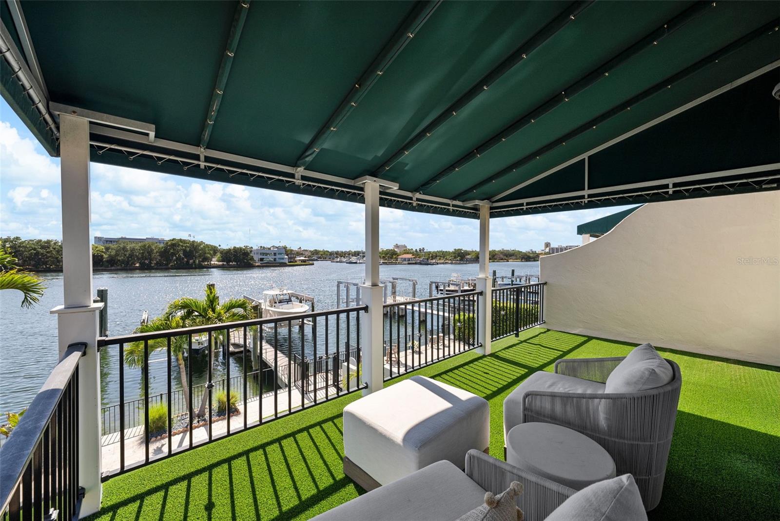 ST TROPEZ AT HARBOUR ISLAND PH - Residential