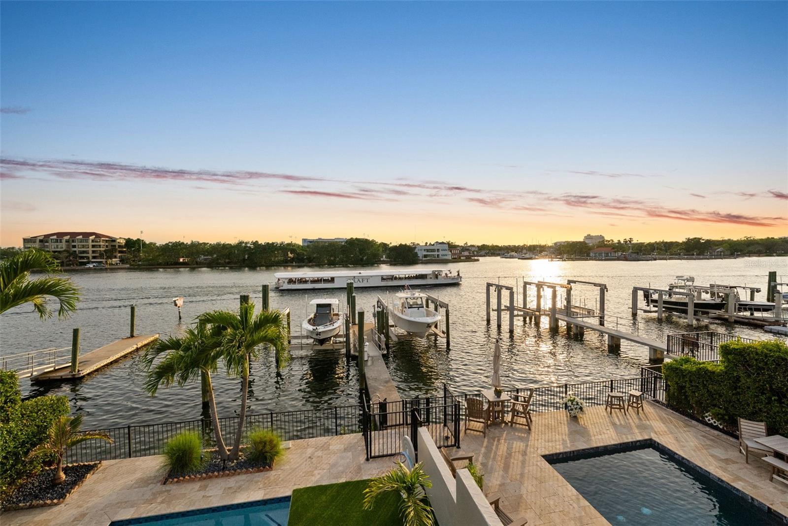 ST TROPEZ AT HARBOUR ISLAND PH - Residential