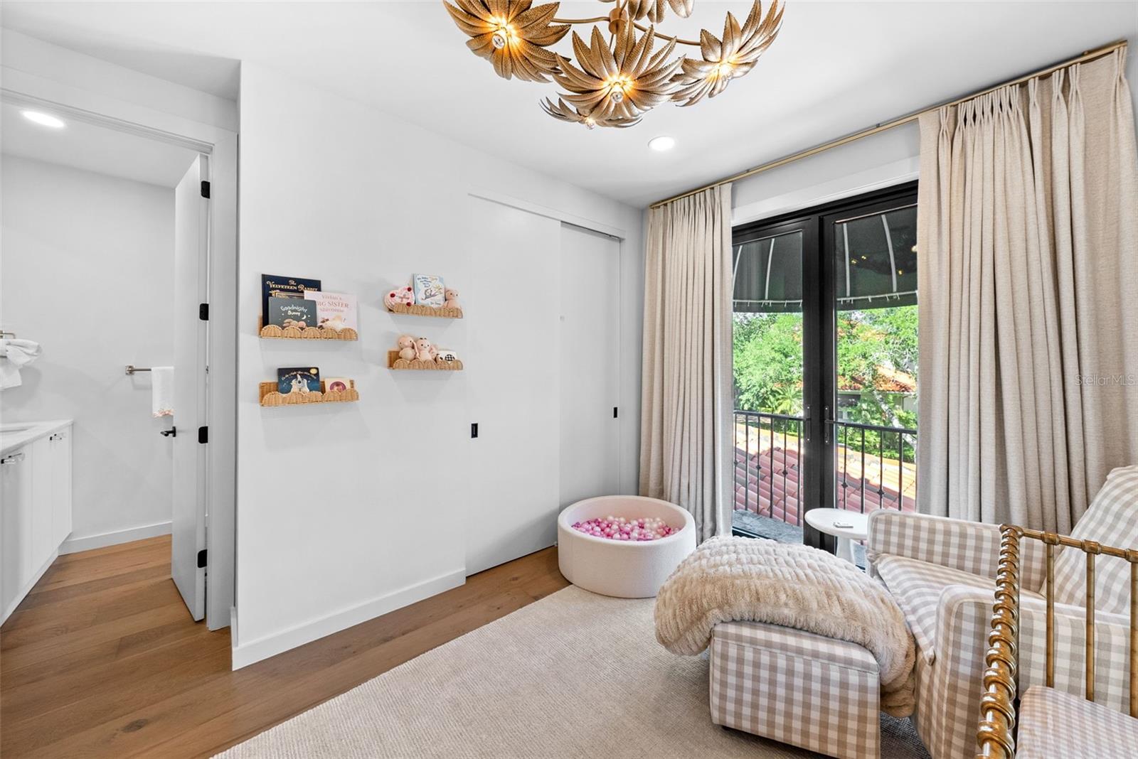ST TROPEZ AT HARBOUR ISLAND PH - Residential