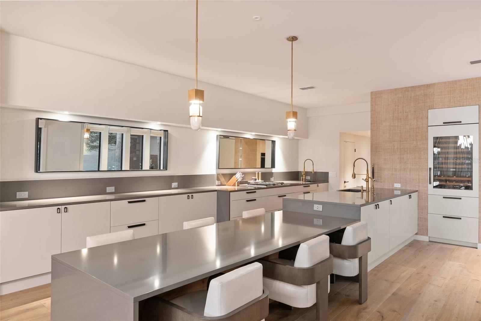 ST TROPEZ AT HARBOUR ISLAND PH - Residential