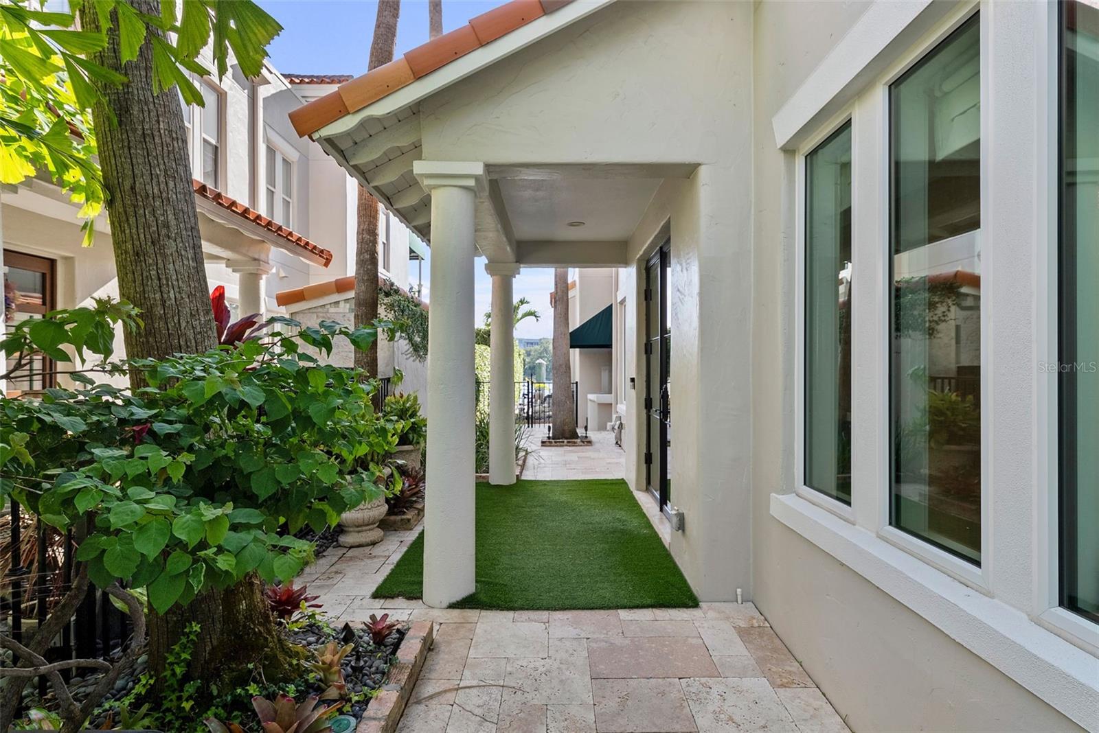 ST TROPEZ AT HARBOUR ISLAND PH - Residential