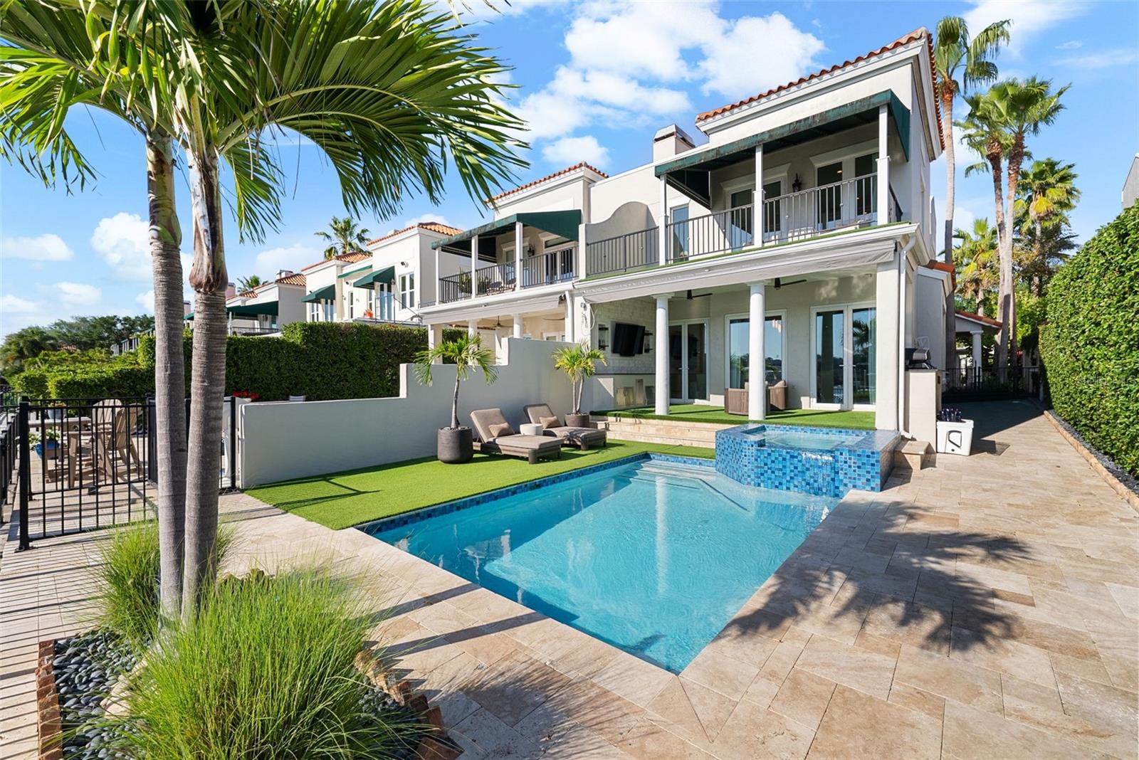ST TROPEZ AT HARBOUR ISLAND PH - Residential