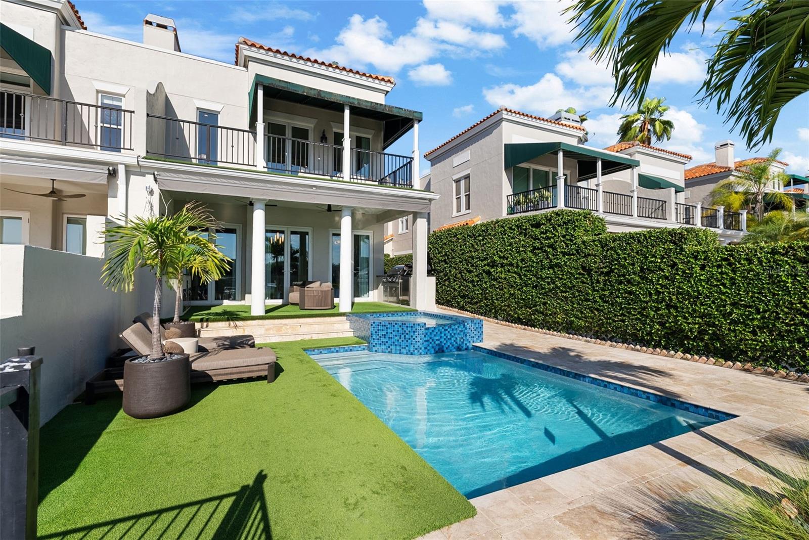 ST TROPEZ AT HARBOUR ISLAND PH - Residential