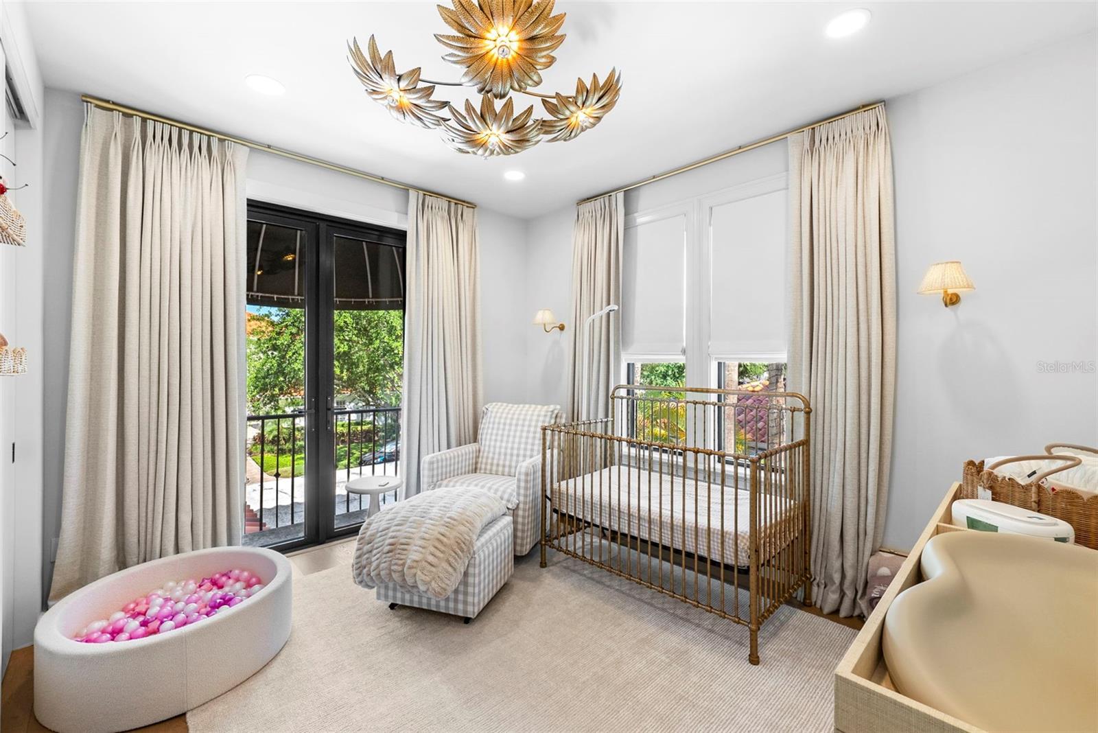 ST TROPEZ AT HARBOUR ISLAND PH - Residential