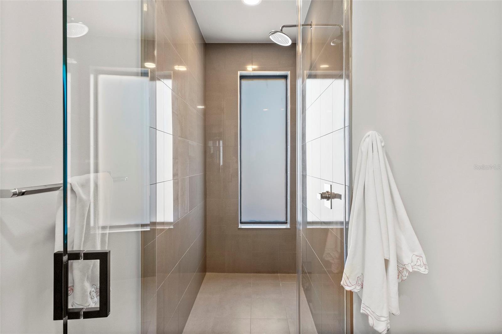 ST TROPEZ AT HARBOUR ISLAND PH - Residential