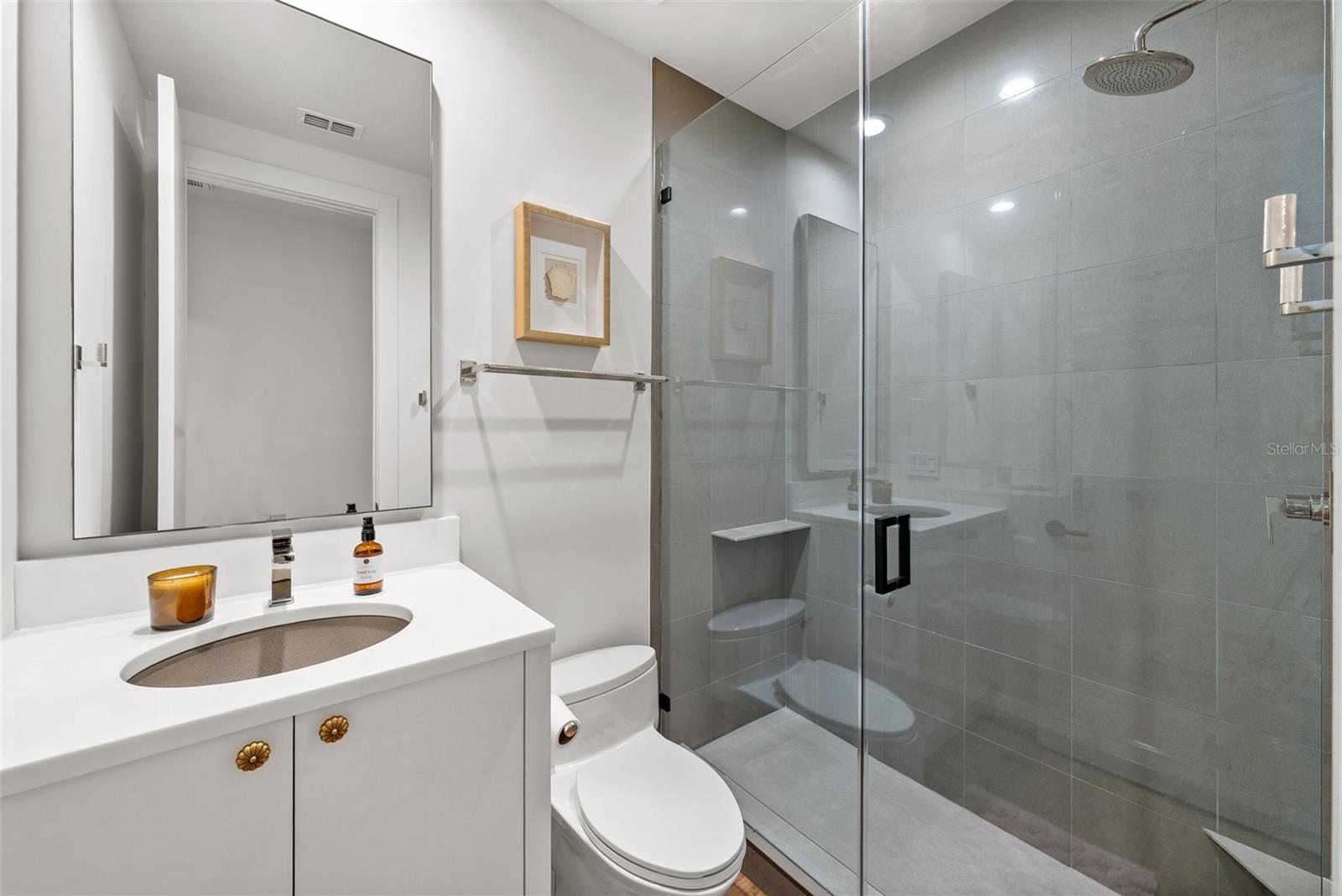 ST TROPEZ AT HARBOUR ISLAND PH - Residential