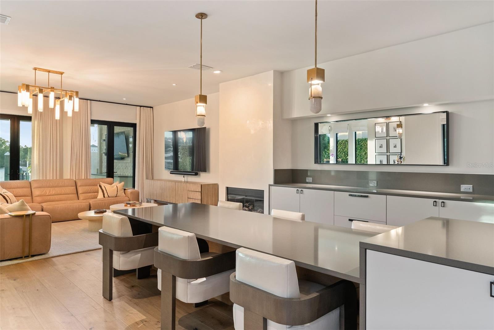 ST TROPEZ AT HARBOUR ISLAND PH - Residential