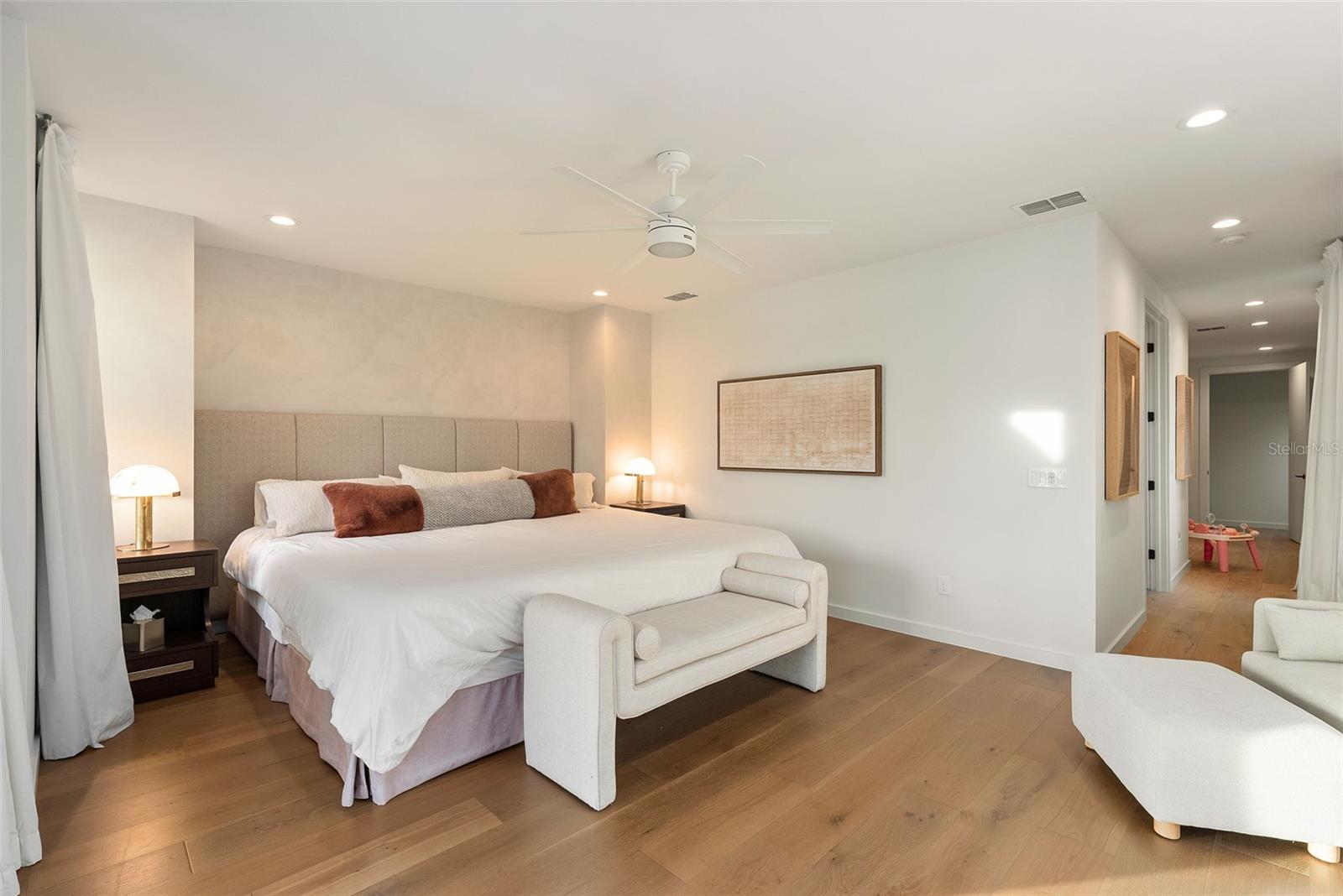 ST TROPEZ AT HARBOUR ISLAND PH - Residential