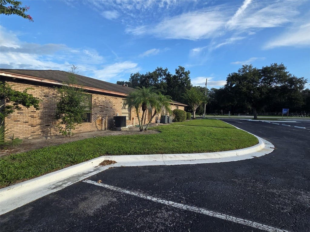 Photo of 1621 E Vine Street, Kissimmee, FL 34744 (MLS # S5158062)