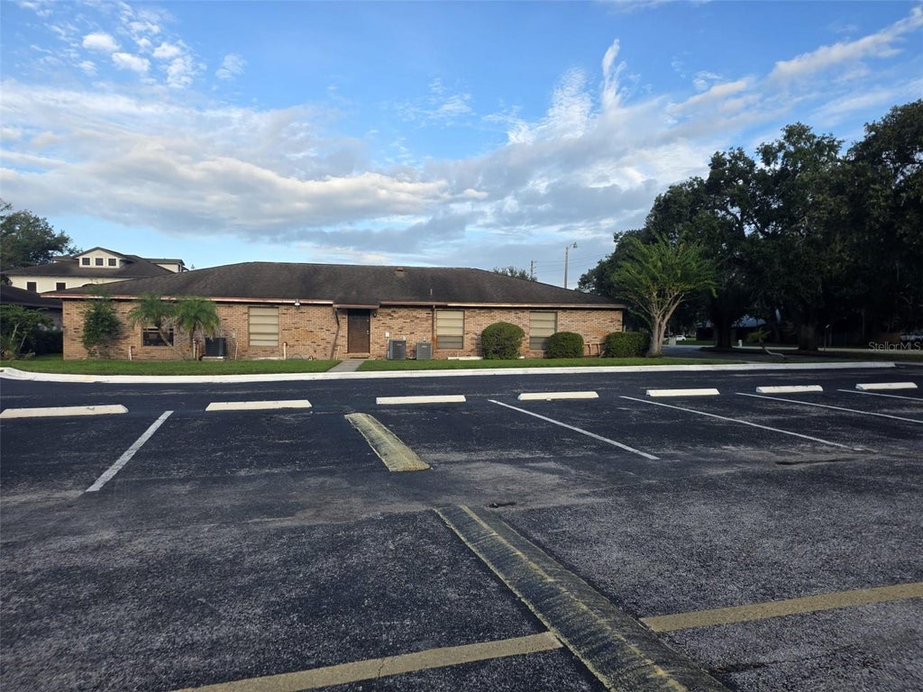 Photo of 1621 E Vine Street, Kissimmee, FL 34744 (MLS # S5158062)