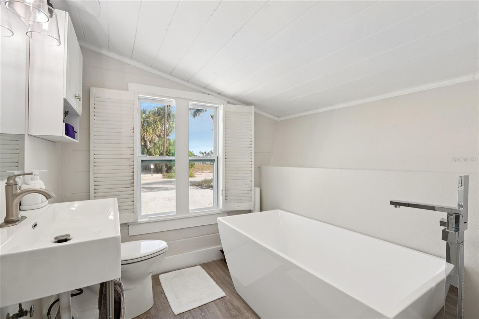 LONE PALM BEACH 4TH ADD - Residential