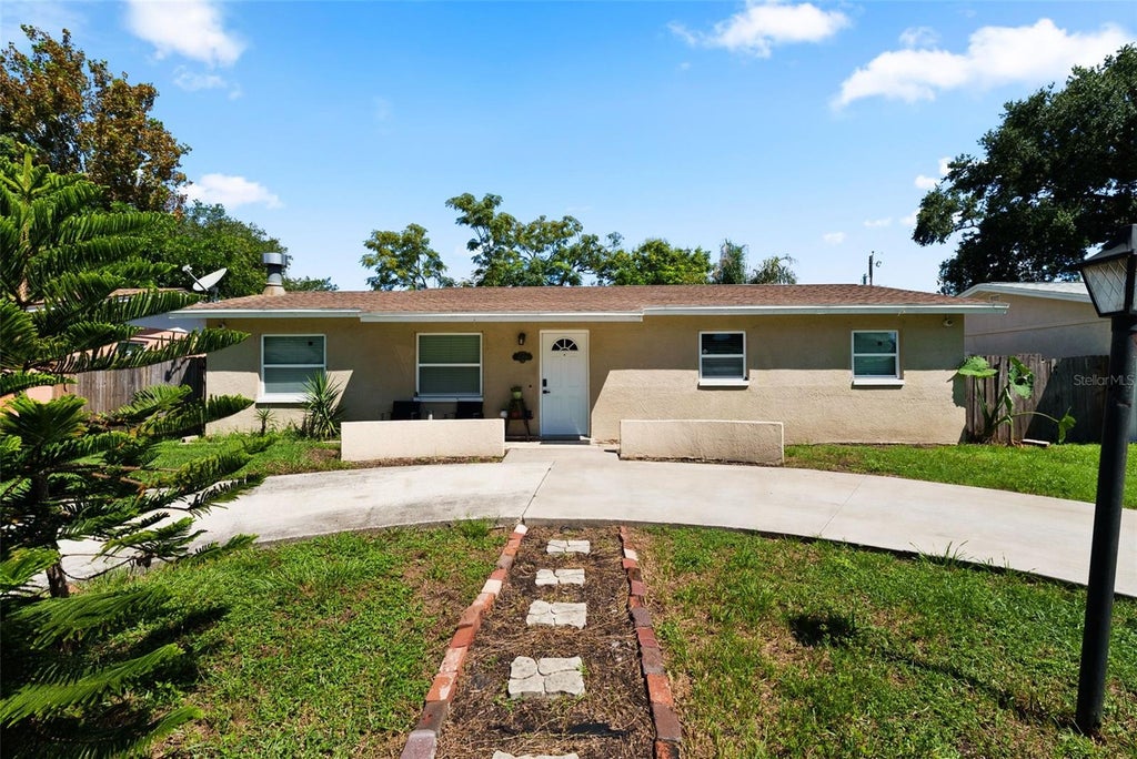 Photo of 11199 Temple Avenue, Seminole, FL 33772 (MLS # TB8544592)
