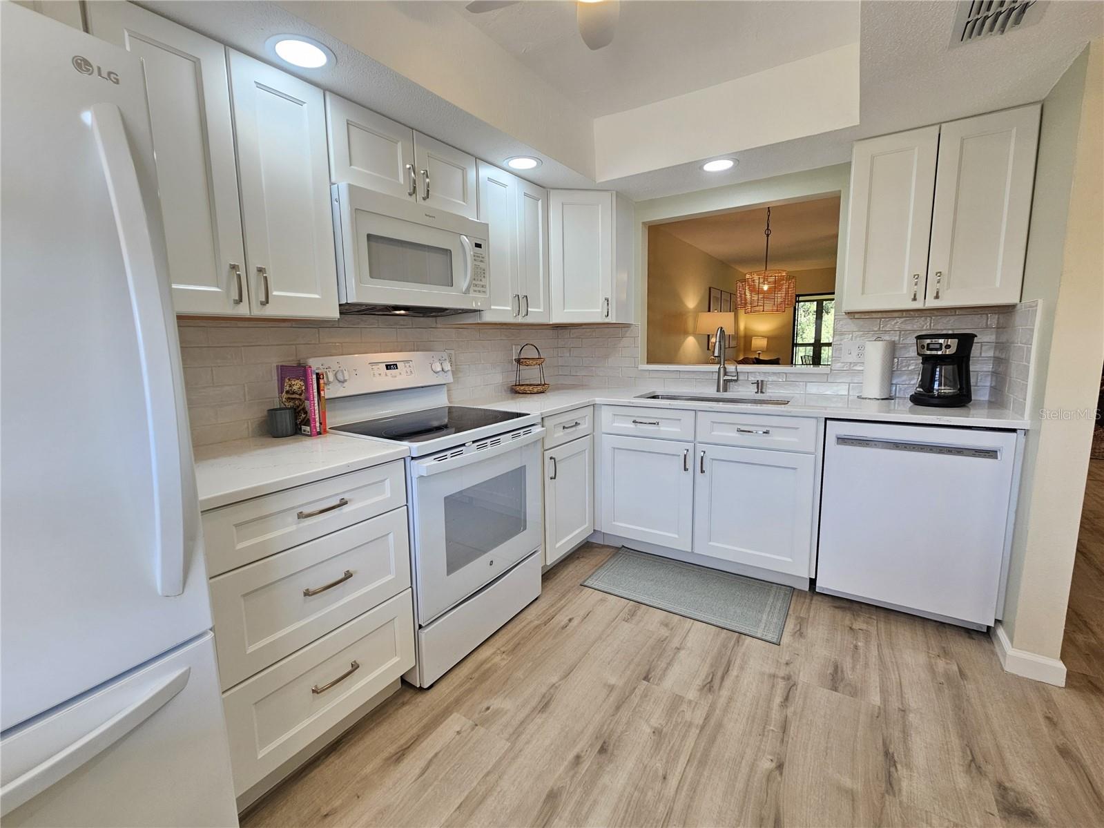 ESTANCIAS OF CAPRI ISLES - Residential Lease
