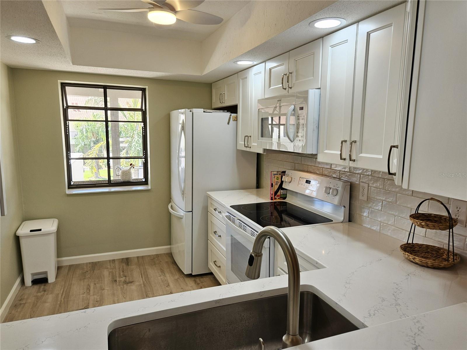 ESTANCIAS OF CAPRI ISLES - Residential Lease